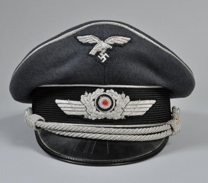 GERMAN WWII LUFTWAFFE OFFICERS VISOR CAP.