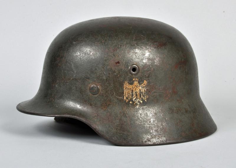 Regimentals | GERMAN WWII ARMY M.40 SINGLE DECAL COMBAT HELMET.