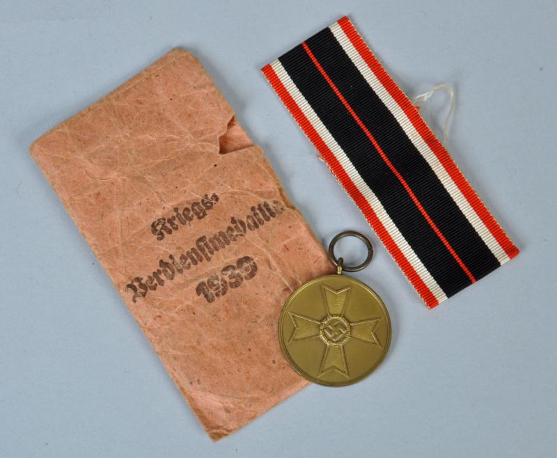GERMAN WWII WAR SERVICE MEDAL IN ITS PRESENTATION PACKET.