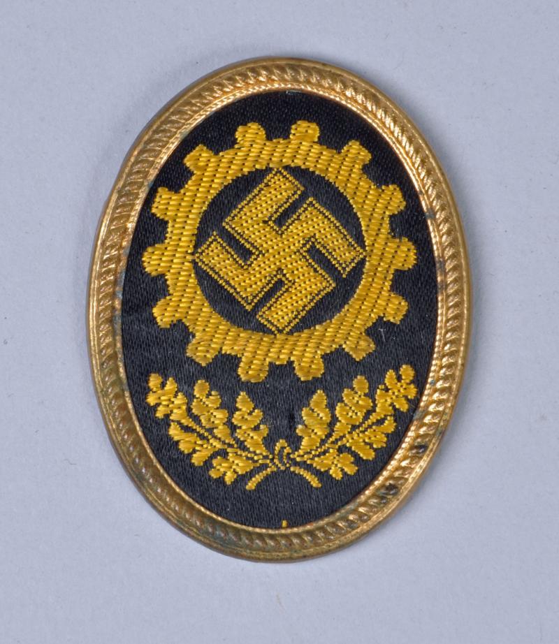 GERMAN WWII DAF CAP BADGE.