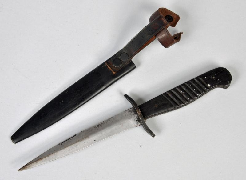 GERMAN WWI WOOD GRIPPED FIGHTING KNIFE.