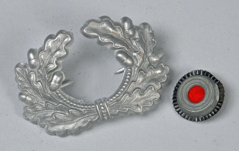 GERMAN WWII ARMY OFFICERS CAP WREATH AND COCKADE.