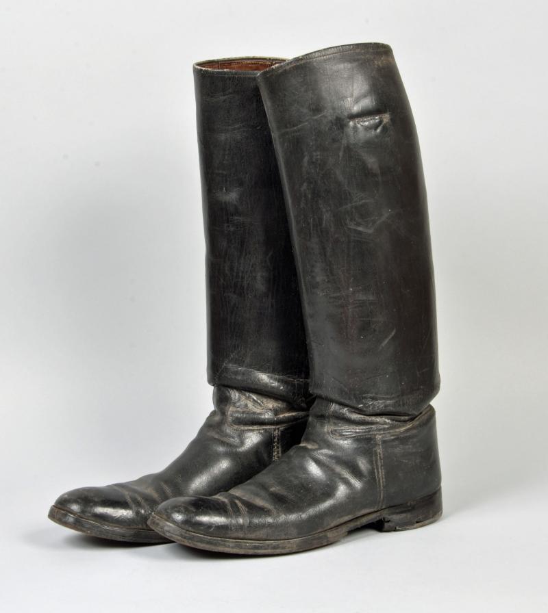 GERMAN WWII OFFICERS RIDING BOOTS.