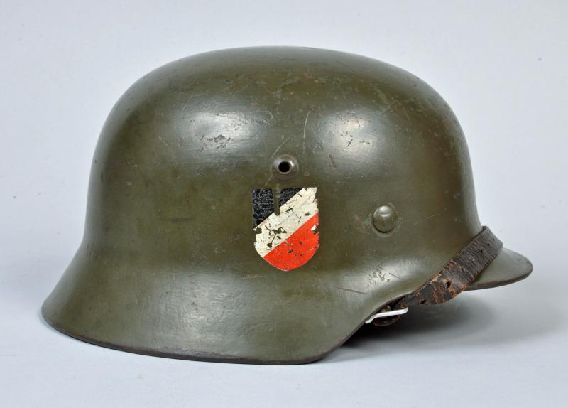 GERMAN WWII ARMY M.35 DOUBLE DECAL COMBAT HELMET.