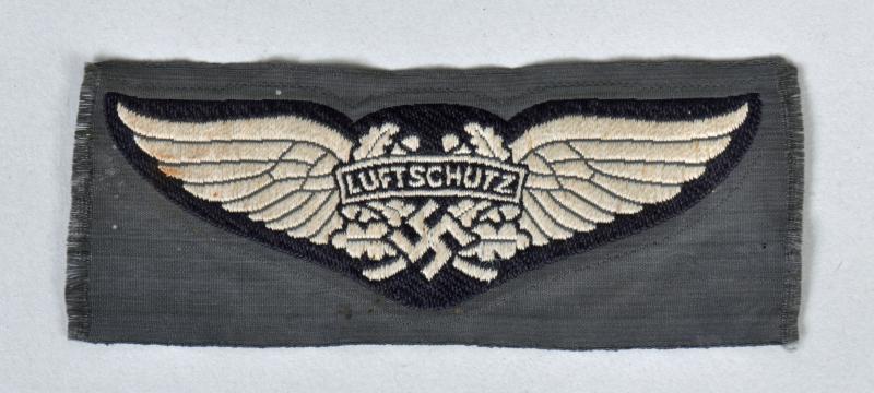 GERMAN WWII LUFTSCHUTZ M.43 CAP INSIGNIA.