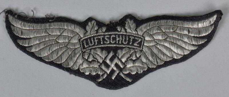 GERMAN WWII LUFTSCHUTZ OFFICERS BREAST INSIGNIA.