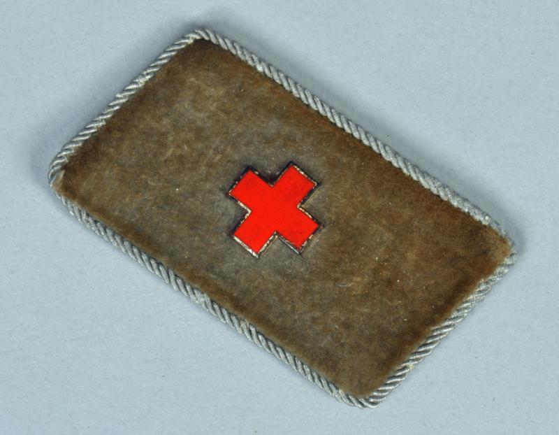 GERMAN WWII RED CROSS COLLAR PATCH, ENLISTED RANKS.