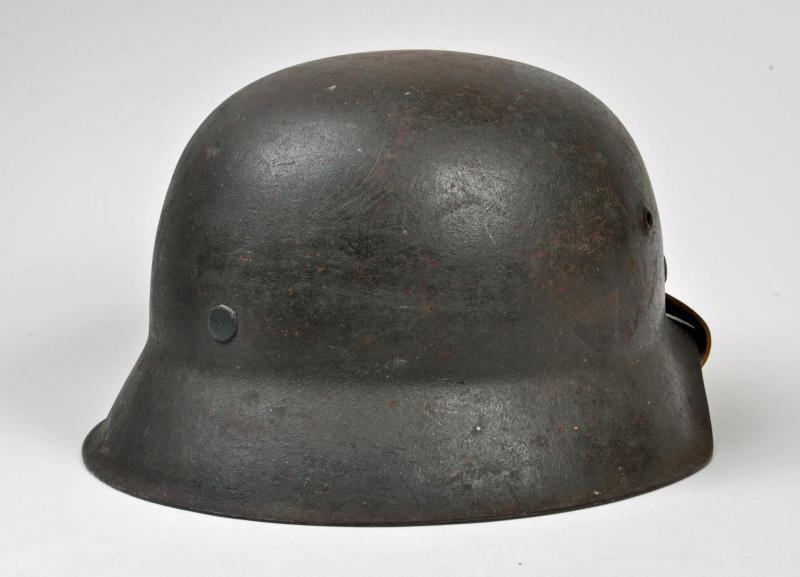 Regimentals | GERMAN WWII ARMY M.42 SINGLE DECAL COMBAT HELMET.