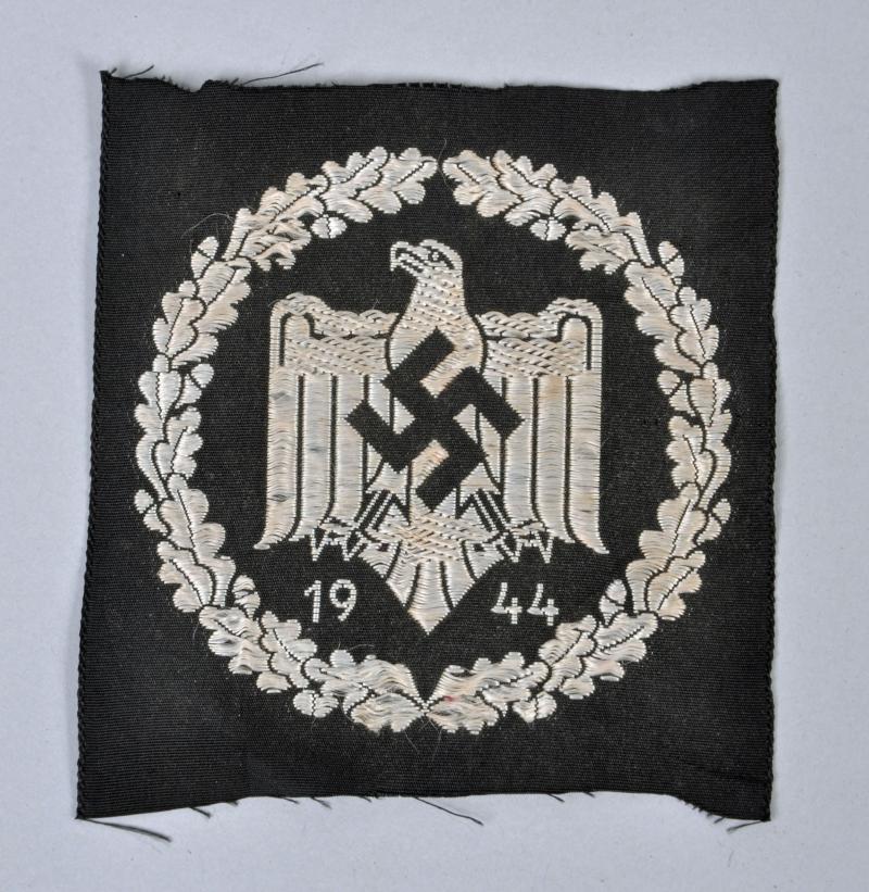 GERMAN WWII 1944 SPORTS ASSOCIATION BADGE.