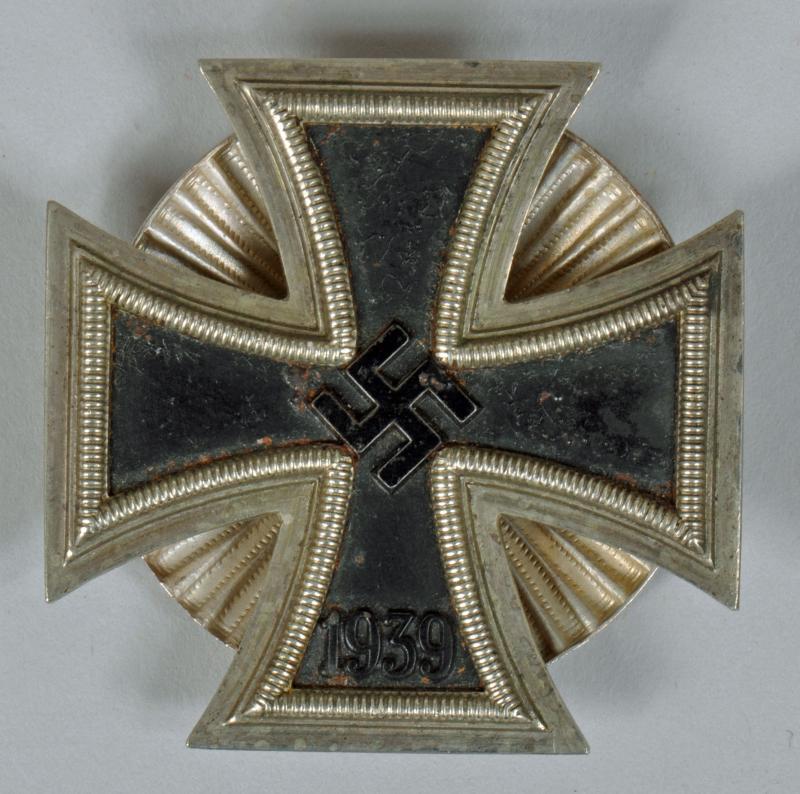 GERMAN WWII IRON CROSS 1ST CLASS WITH LARGE SERRATED STYLE SCREW BACK.