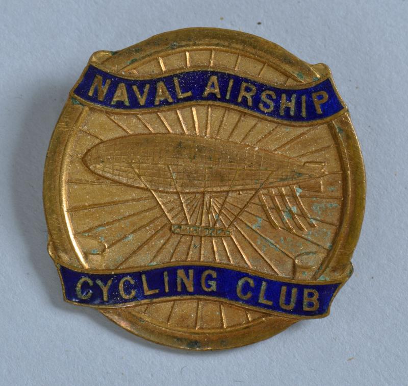 BRITISH WWI NAVAL AIRSHIP CYCLING CLUB BADGE.