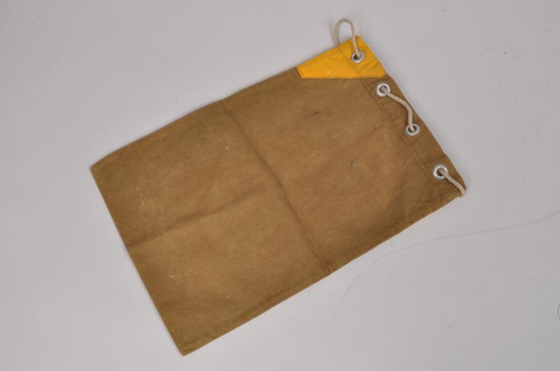 GERMAN WWII COLOURED EDGED FOOD BAG WITH YELLOW CORNER.