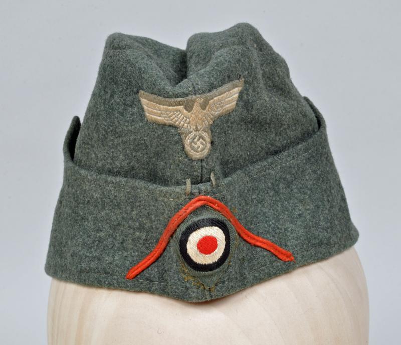 GERMAN WWII ENLISTED MANS PANZER OVERSEAS CAP.