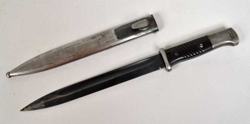 GERMAN WWII K98 BAYONET WITH MATCHED NUMBERS AND PLASTIC GRIPS.