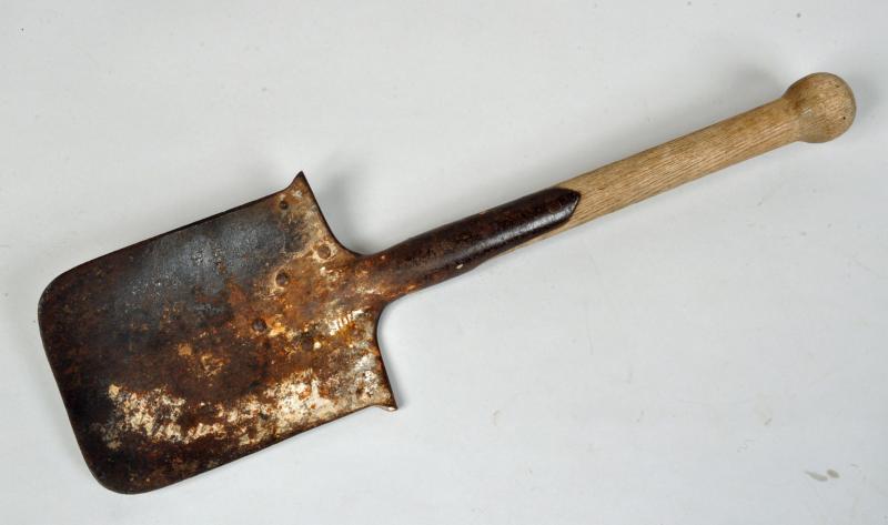 GERMAN WWII 1934 DATED ENTRENCHING TOOL.