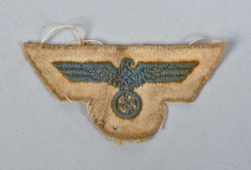 GERMAN WWII KRIEGSMARINE BLUE ON WHITE OVERSEAS CAP EAGLE.