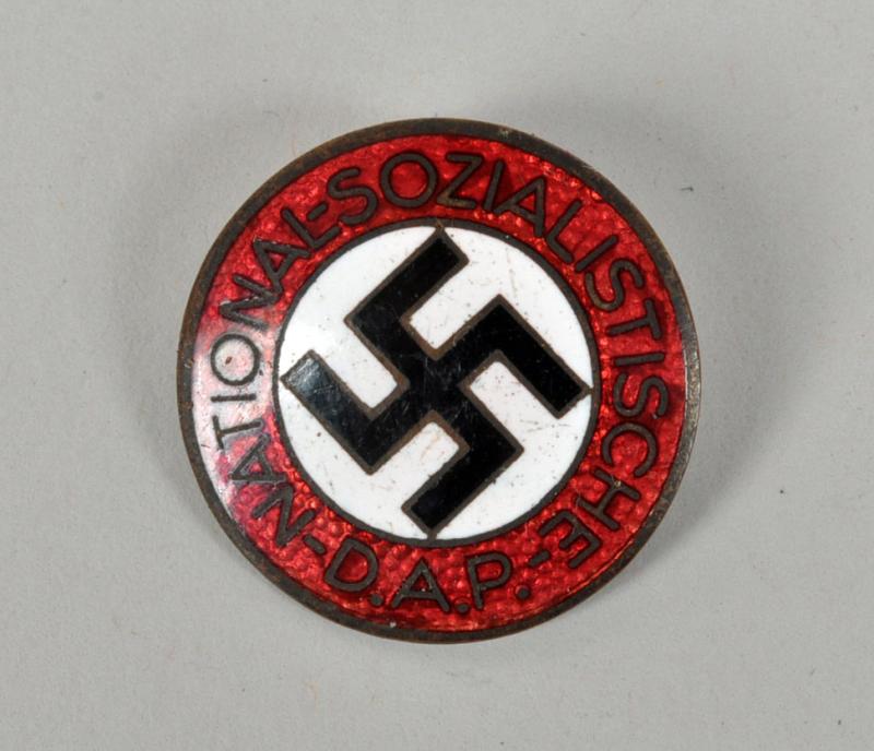 GERMAN WWII NSDAP PARTY BADGE. MARKED RZM M1/14.