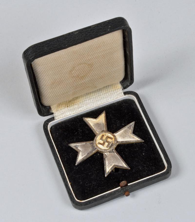 GERMAN WWII WAR SERVICE CROSS 1ST CLASS WITHOUT SWORDS CASED.