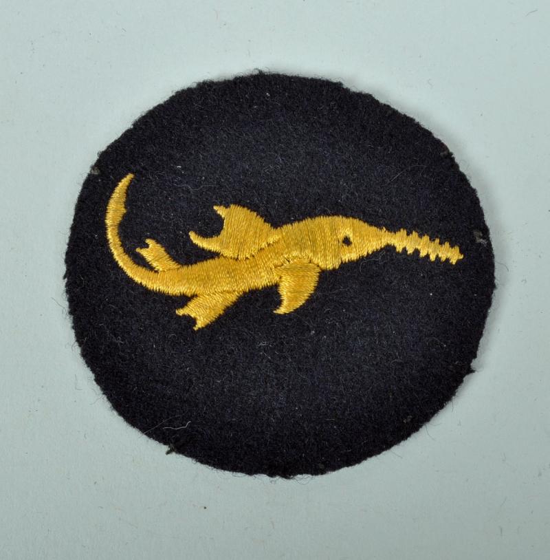 GERMAN WWII SMALL BATTLE UNIT BADGE.