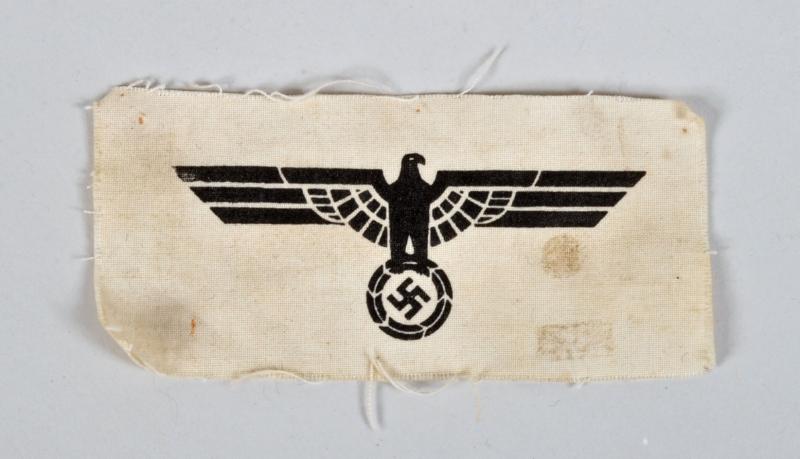 GERMAN WWII KRIEGSMARINE LATE WAR WHITE SUMMER BREAST EAGLE.