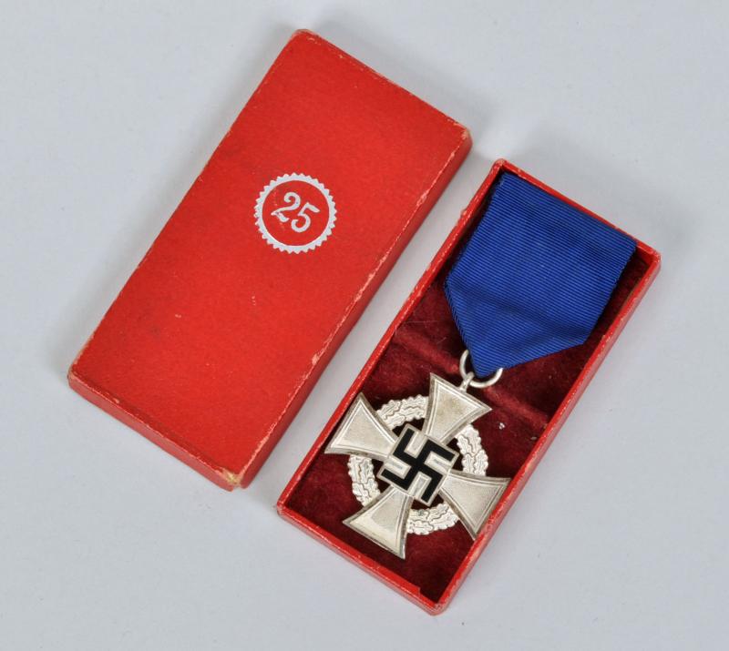 GERMAN WWII 25 YEAR NATIONAL FAITHFUL SERVICE MEDAL. CASED.