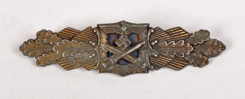 GERMAN WWII CLOSE COMBAT CLASP IN BRONZE BY FLL.