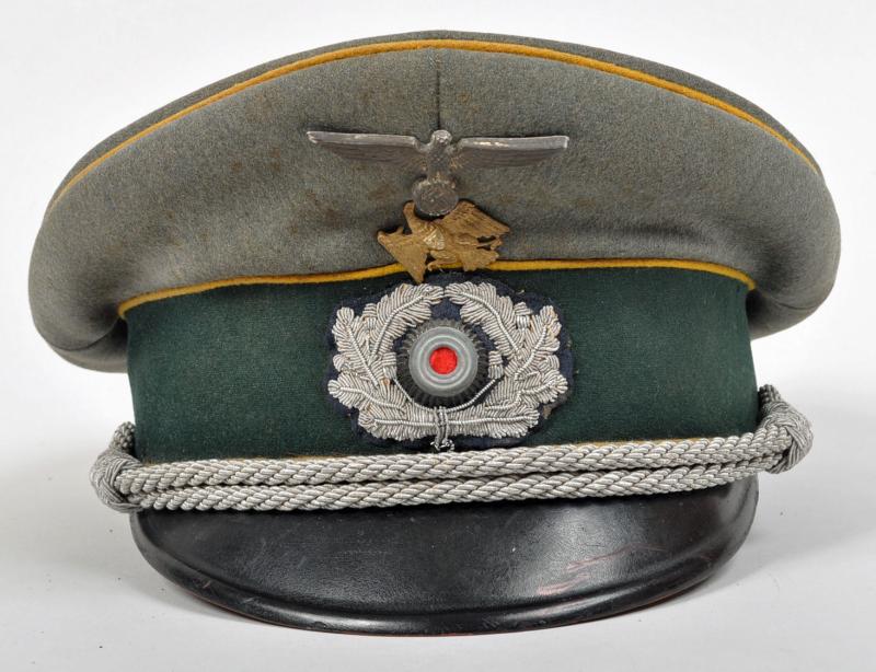 GERMAN WWII ARMY CAVALRY OFFICERS VISOR CAP.