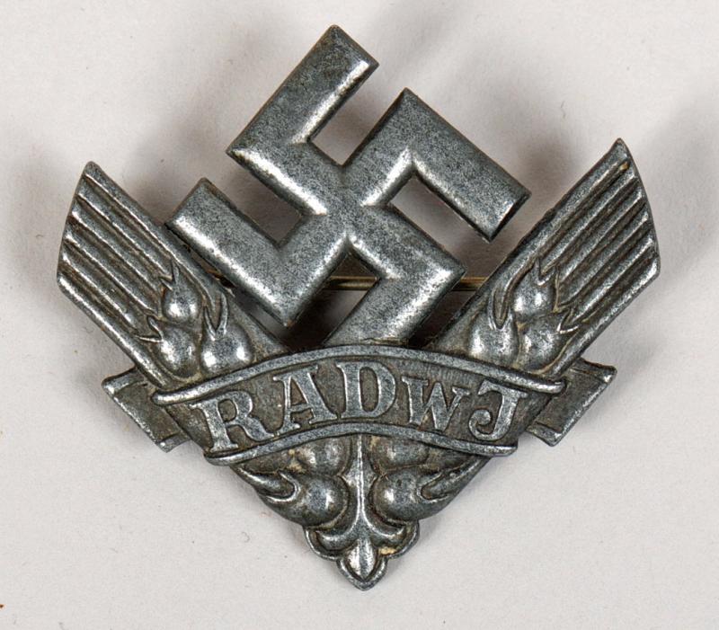 GERMAN WWII RAD WOMANS CAP BADGE.