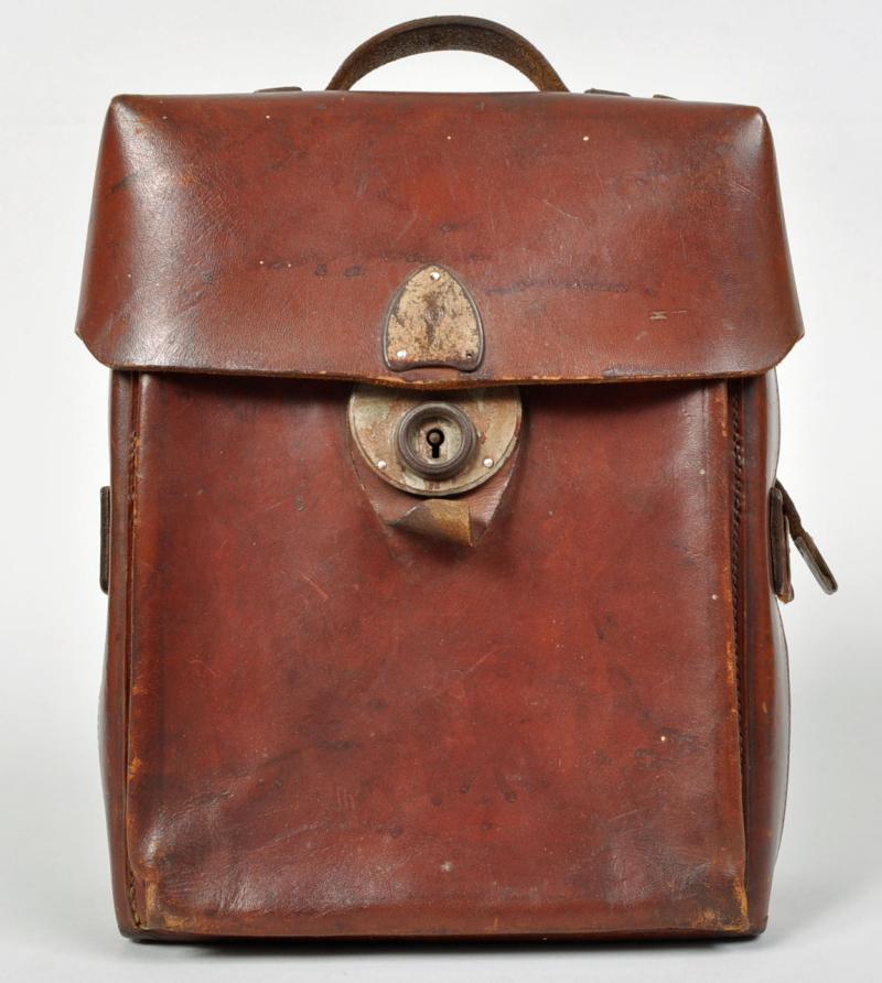 GERMAN WWII BROWN LEATHER MEDICAL POUCH, FULL.