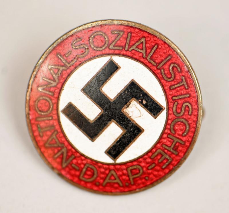 GERMAN WWII NSDAP MEMBERSHIP BADGE M1/177.