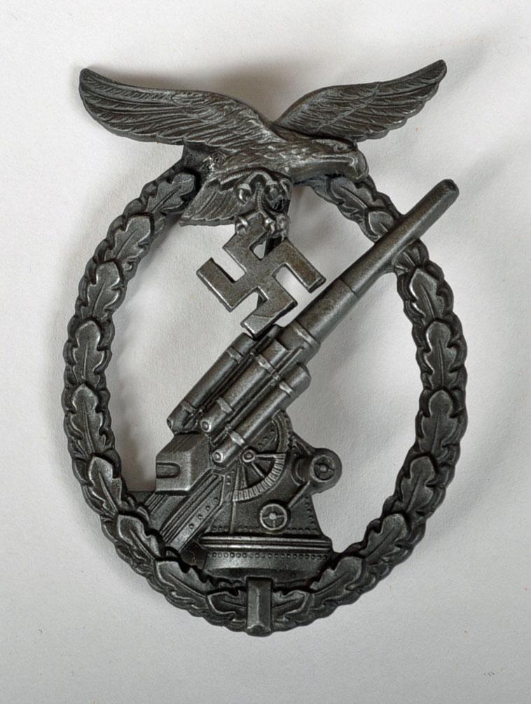 GERMAN WWII LUFTWAFFE FLAK BADGE.