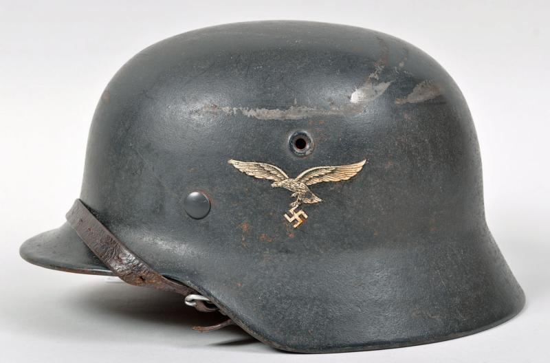 GERMAN WWII LUFTWAFFE SINGLE DECAL M.40 COMBAT HELMET.