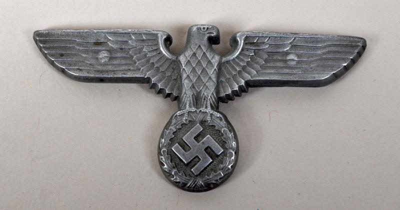 GERMAN WWII POLITICAL CAP EAGLE IN WHITE METAL.