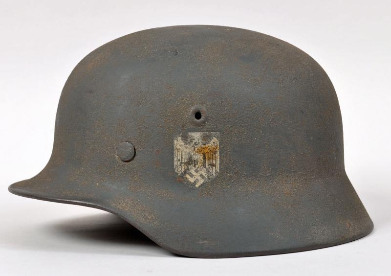 GERMAN WWII ARMY M.40 SINGLE DECAL COMBAT HELMET.