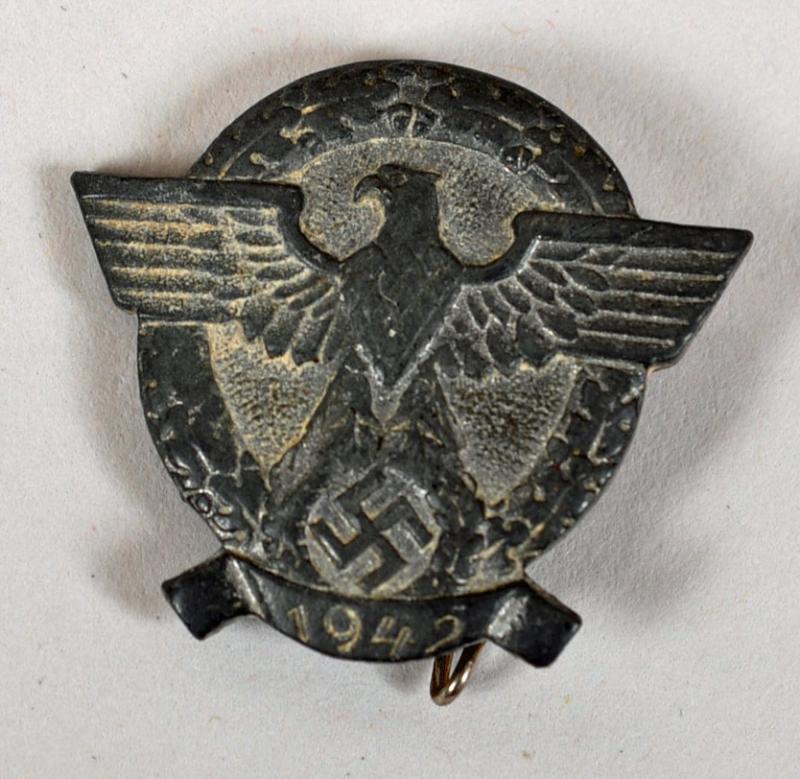 GERMAN WWII POLICE DAY BADGE 1942.