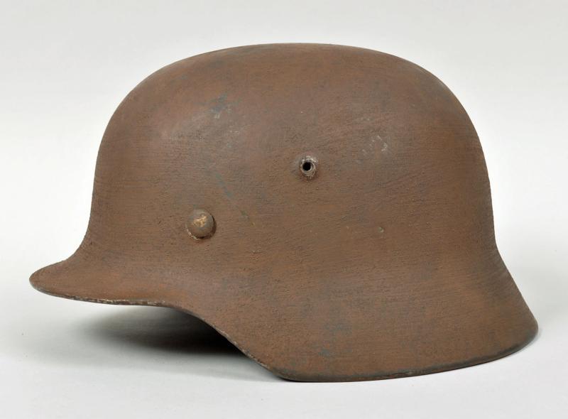 GERMAN WWII ARMY M.35 COMBAT HELMET.