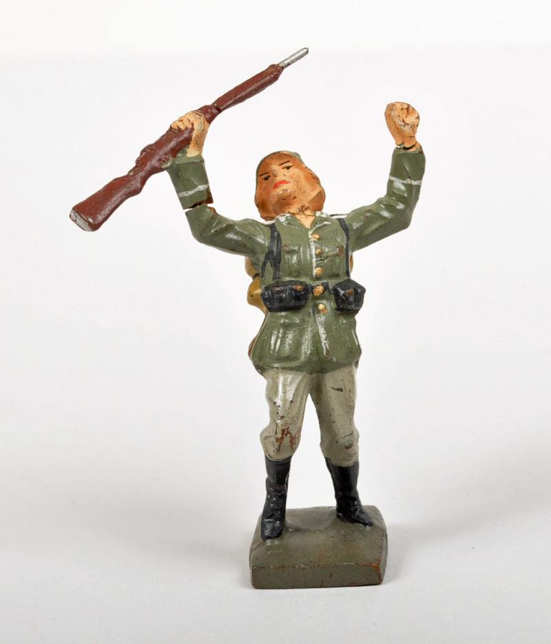 GERMAN WWII LINIOL GERMAN ARMY FIGURE IN THROWS OF DEATH.