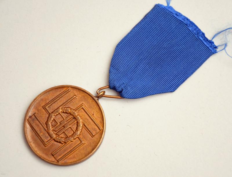 GERMAN WWII SS 8 YEAR LONG SERVICE MEDAL.