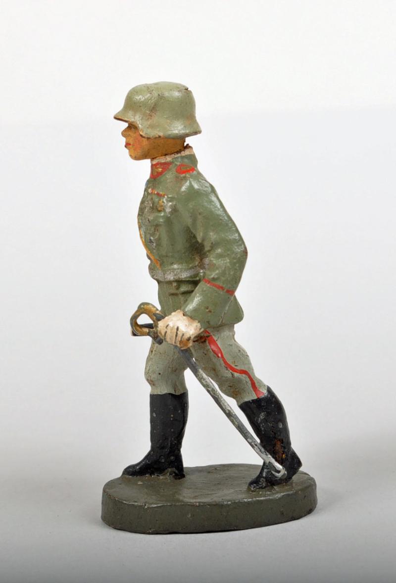 GERMAN WWII HIGH RANKING OFFICER MARCHING FIGURE.