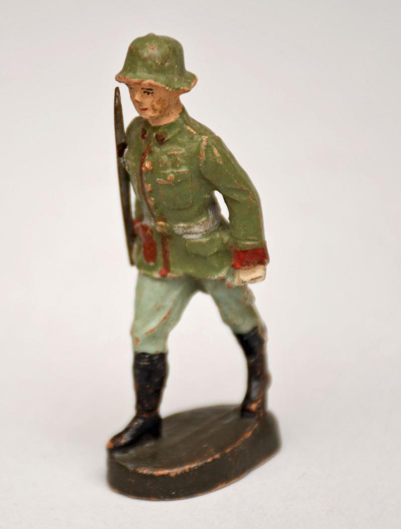 GERMAN WWII ELASTOLIN OFFICER MARCHING.