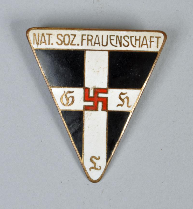 Regimentals | GERMAN WWII THIRD REICH WOMENS ASSOCIATION ENAMEL BADGE