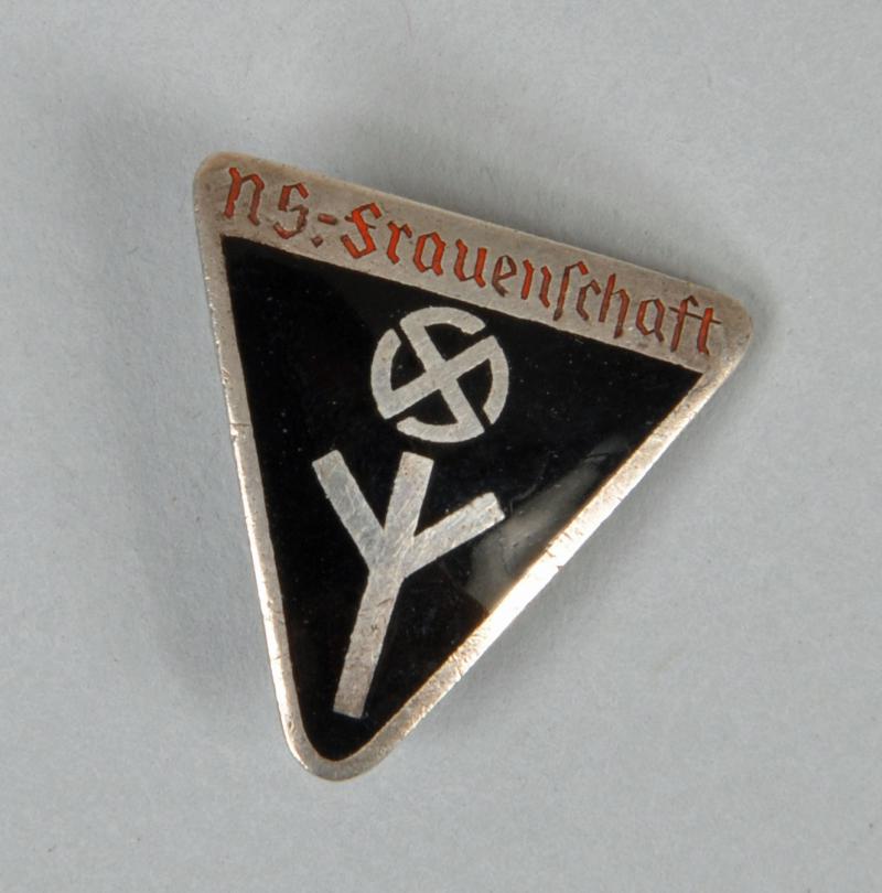 GERMAN WWII FRAUENSCHAFT LAPEL BADGE