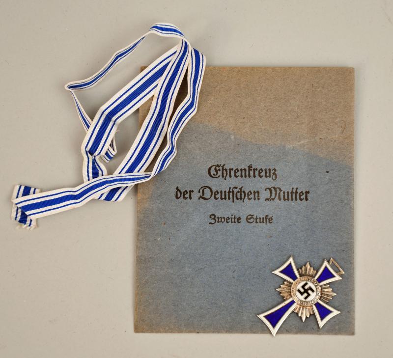 GERMAN WWII MOTHERS CROSS IN SILVER IN ORIGINAL PRESENTATION PACKET.