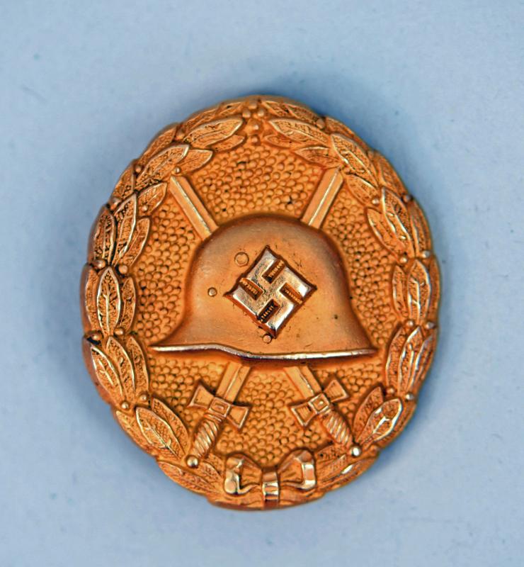 GERMAN WWII 1936 CONDOR LEGION WOUND BADGE IN GOLD.