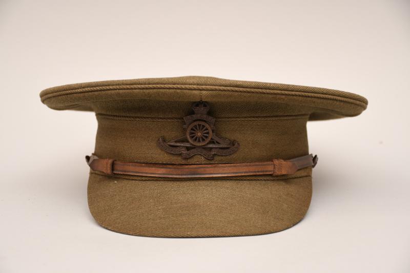 BRITISH WWI ARTILLERY OFFICERS STIFF TOP CAP.