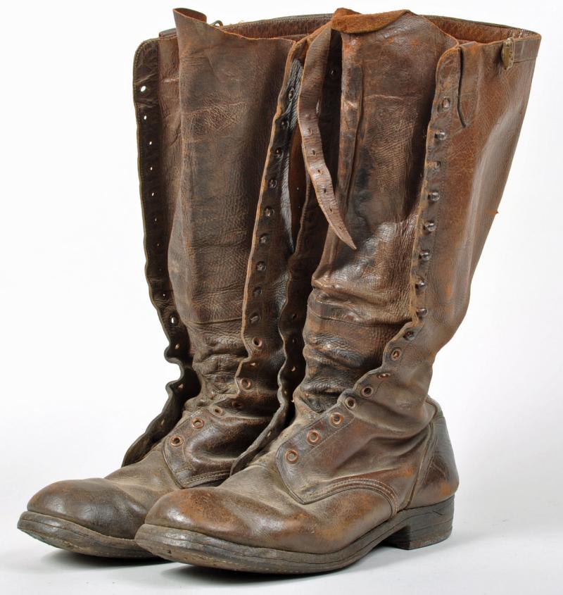 BRITISH WWI ARTILLERY AND MOUNTED ENLISTED RANKS BOOTS.