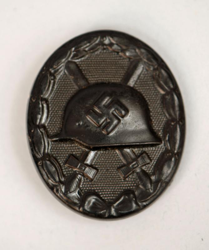 GERMAN WWII WOUND BADGE IN BLACK. MINT. MAKER MARKED.