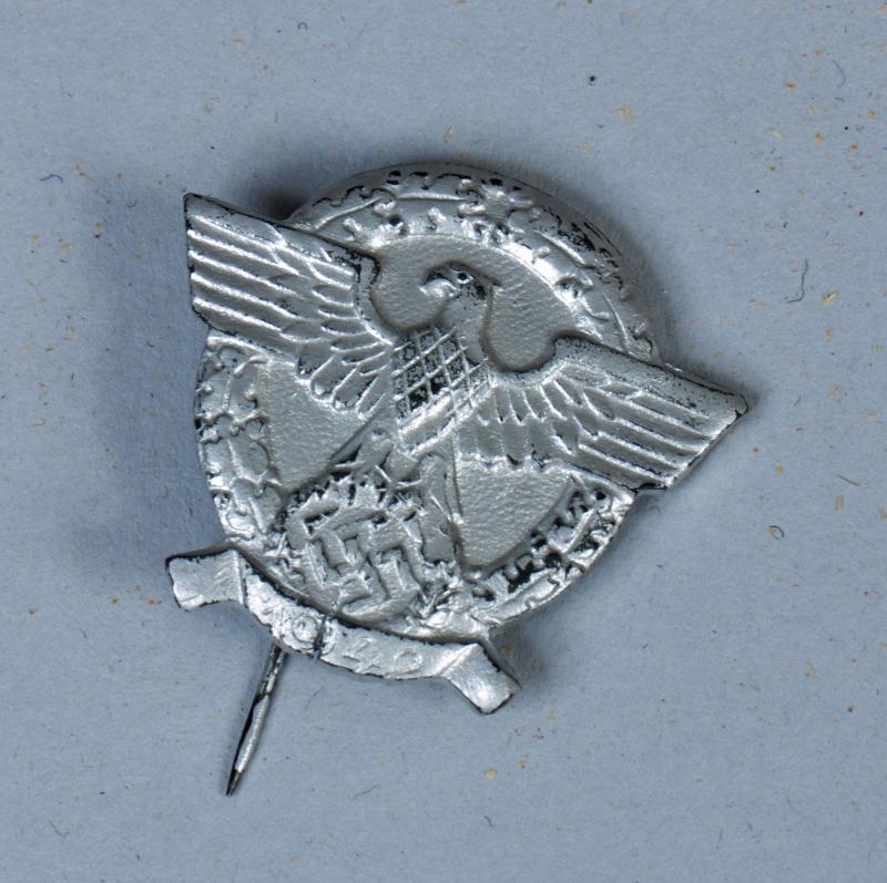 GERMAN WWII 1942 POLICE DAY BADGE.
