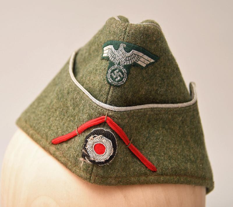 GERMAN WWII ARTILLERY OFFICERS OVERSEAS CAP.