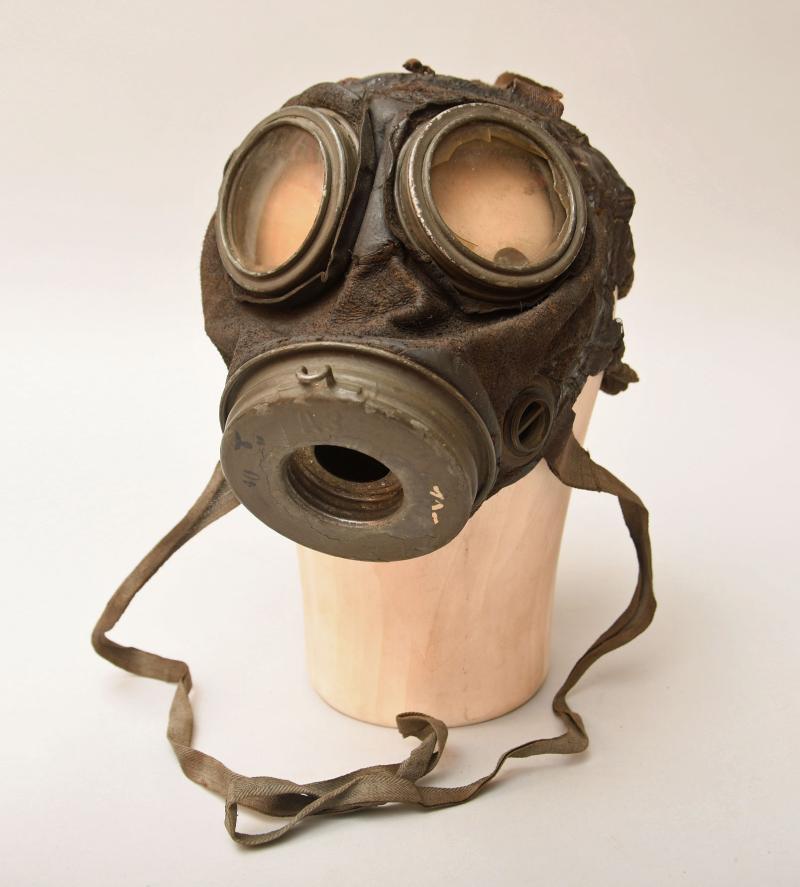 GERMAN WWII GAS MASK VARIANT.